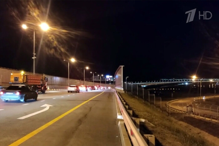 Рух Кримським мостом знову перекрито, повідомляють про атаку безпілотників