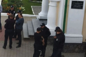 В монастырь Московской церкви на Тернопольщине пришла полиция (видео)