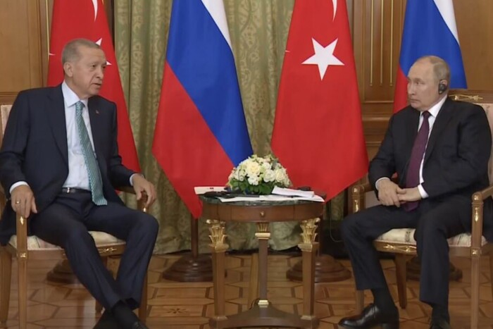 Зустріч Ердогана та Путіна: перекладач випадково оголосив війну між двома країнами (відео)