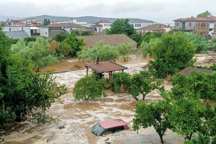 Ливни и внезапные наводнения накрыли Турцию: есть без вести пропавшие (видео)