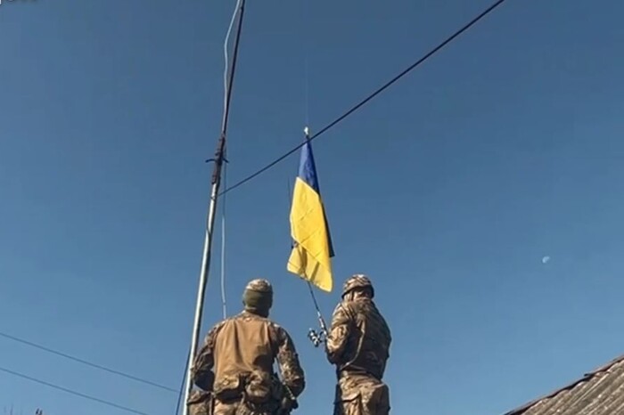 Прикордонники підняли український прапор над двома селами Харківщини (відео)