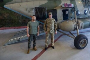 Зеленський і Буданов показали трофейний російський гелікоптер (фото) 