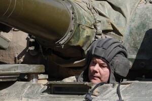 Генерал Наєв проїхався на трофейному танку 