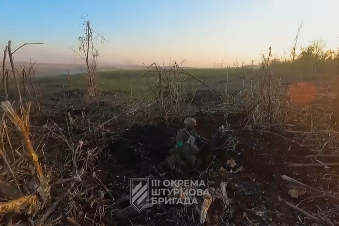 Гул ворожих дронів та розрив снарядів: ЗСУ показали відео жорстокого наступу під Бахмутом