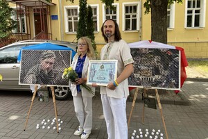 Мешканець Вінниці встановив новий рекорд України завдяки унікальним картинам про війну