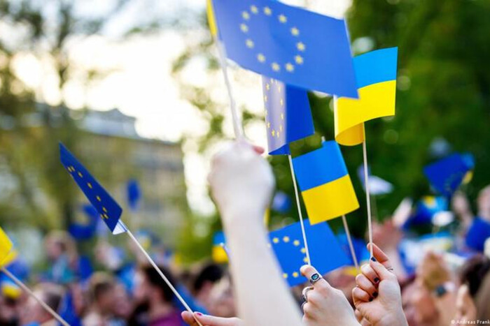 Скільки європейців підтримують допомогу Україні та санкції проти РФ: результати опитування