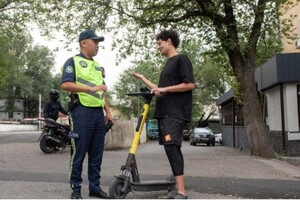 В Алмати порушників ловитимуть поліцейські на самокатах