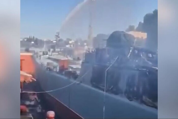 Удар по кораблю «Мінськ» у Севастополі: з'явилося перше відео пошкодженого судна