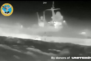 Атака дронов по кораблю РФ в Черном море: министр Федоров обнародовал видео