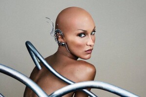 Белла Хадід поголила голову для фотосесії відомого американського модельєра