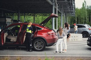 Фінляндія з 16 вересня закриє кордон для авто на російських номерах 