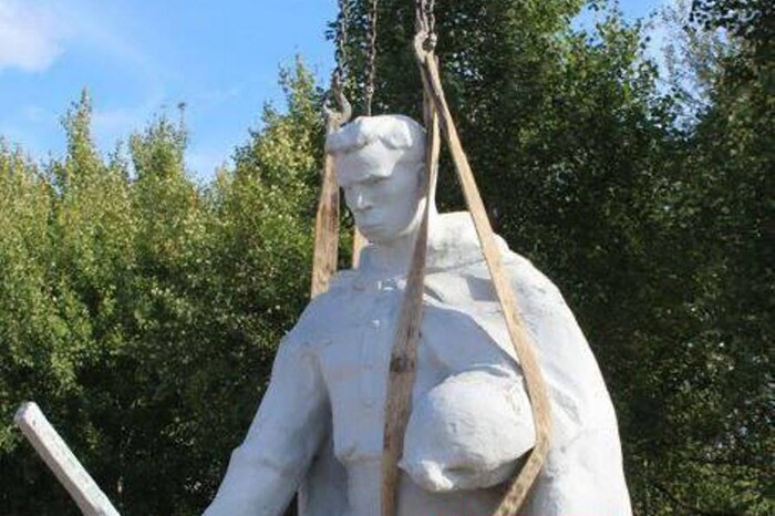 Влада Кіровської області з почестями поховала радянський пам’ятник