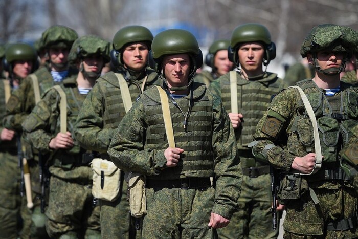 Кремль перекидає в окупований Крим нові сили 