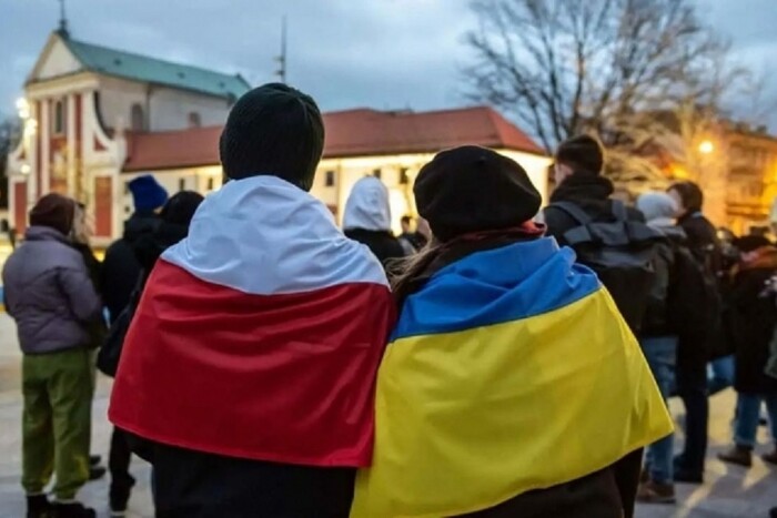 Польща зробила тривожну заяву про допомогу біженцям з України