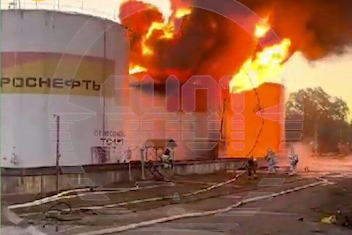 У Сочі вибухи та масштабна пожежа: горять резервуари з паливом (відео)