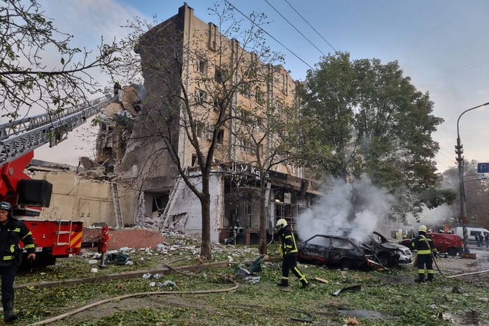 Російська атака у День миру: на Львівщині й Рівненщині є влучання, у Черкасах зруйновано готель