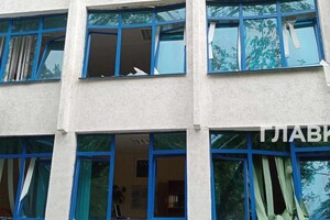 Вибиті вікна, розтрощені аудиторії: у Києві уламки ракети пошкодили будівлю академії (фото)