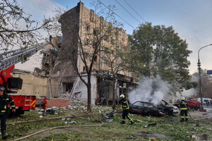 Обломки ракеты попали в здание