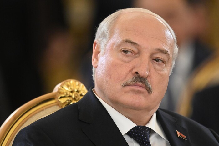 Золоті йоршики, кімната для зброї: Лукашенко побудував нову резиденцію