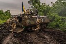 Українська бронетехніка пройшла через пролом у лінії оборони РФ