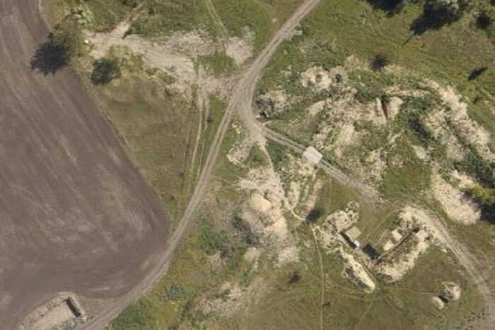 Росіяни імітують будівництво оборонних споруд у Курській області (фото)
