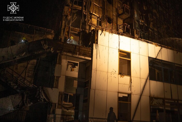 Рятувальники показали, як гасили пожежу на морвокзалі в Одесі (фото, відео)