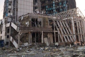 Росія зруйнувала морвокзал та готель в Одесі