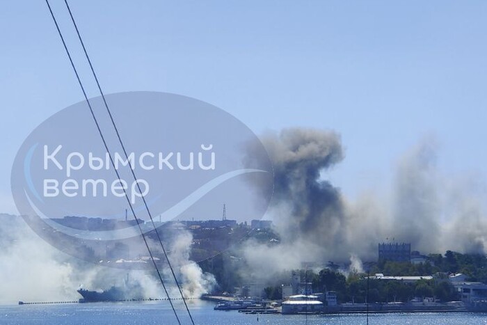 Російські окупанти знищують будівлю штабу Чорноморського флоту (фото)