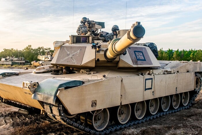 Перші танки Abrams вже прибули в Україну – NYT