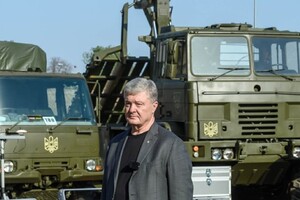 Порошенко показав рекордну партію техніки, яку везе на Схід штурмовим підрозділам