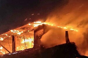 РФ знову вдарила по Дніпропетровщині: зайнялися пожежі, є поранені (фото)