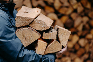 На складах знаходиться понад 130 тис. кубометрів дров