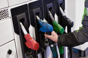 Бензин в Украине продолжает дорожать: сколько сейчас стоит литр