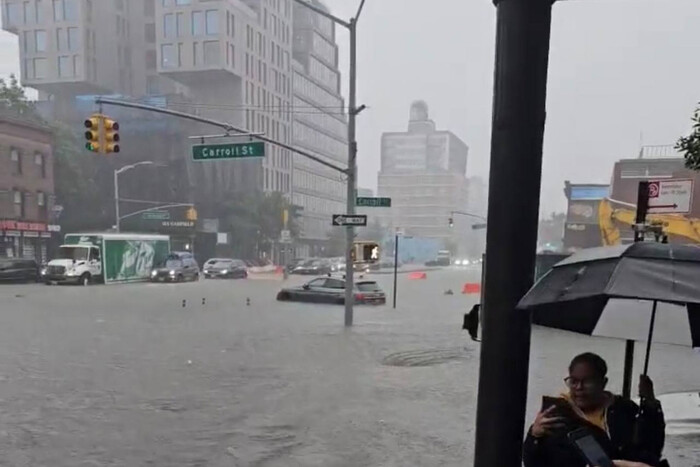 Нью-Йорк потерпає від сильної повені: оголошено надзвичайний стан 