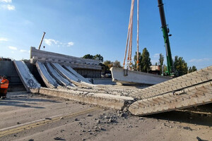 Обвал Дегтяровского моста в Киеве: появились новые фото