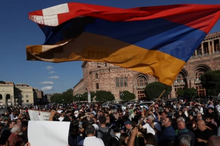 Політичні сили Вірменії закликали владу держави розірвати всі військові та економічні угоди з РФ