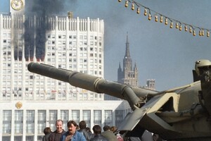 У жовтні 1993 року президентські сили взяли штурмом опозиційний парламент РФ