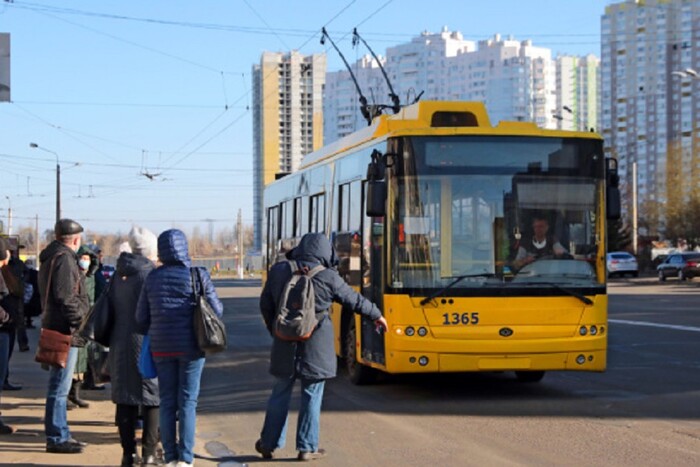Як тепер оплачувати проїзд у громадському транспорті Києва: детальне роз'яснення