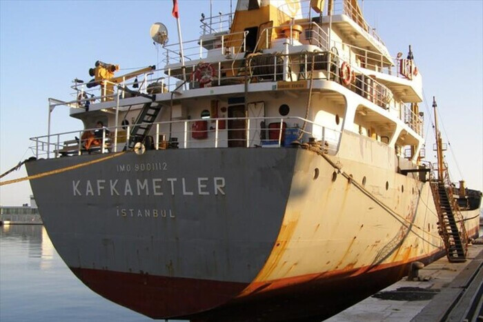 Турецкий корабль подорвался на мине в Черном море – Reuters