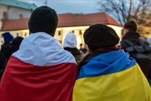 Половина населення Польщі підтримує збереження тієї підтримки, яку зараз мають українські біженці в країні