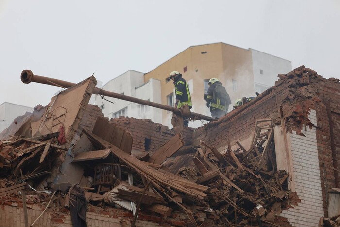 У Харкові через ранковий обстріл пошкоджено 72 будівлі