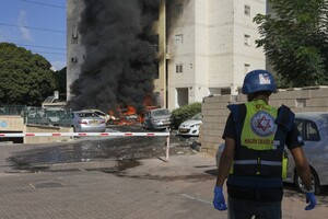 Усі громадяни України, які перебувають у зоні небезпеки, мають уважно дотримуватись інструкцій сил безпеки на місці та пильно стежити за інформацією