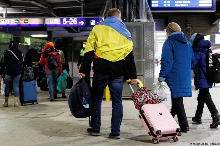 Німеччина хоче обмежити пільги для біженців з України – Welt