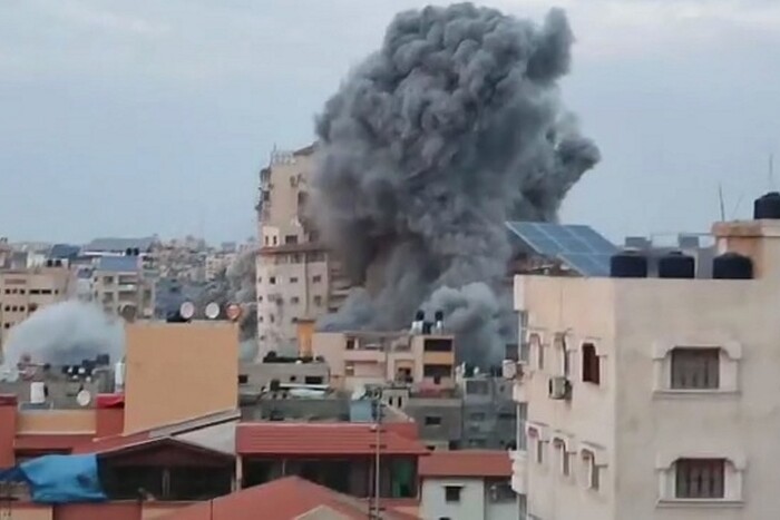 Ізраїльська армія знищила «Палестинську вежу» в секторі Газа: кадри потрапили у прямий ефір 