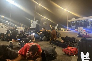 В ізраїльському аеропорту пасажирів попросили лягти на землю