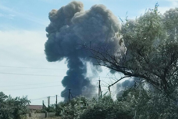У декількох містах Криму пролунали вибухи
