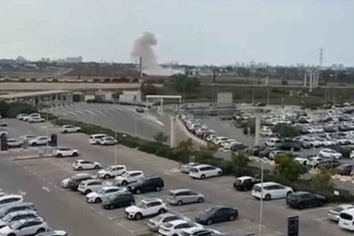 В Израиле новые взрывы: ракеты попали вблизи аэропорта под Тель-Авивом (видео)