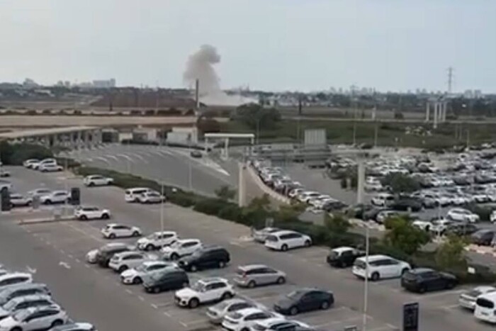 В Ізраїлі нові вибухи: ракети влучили поблизу аеропорту під Тель-Авівом (відео)