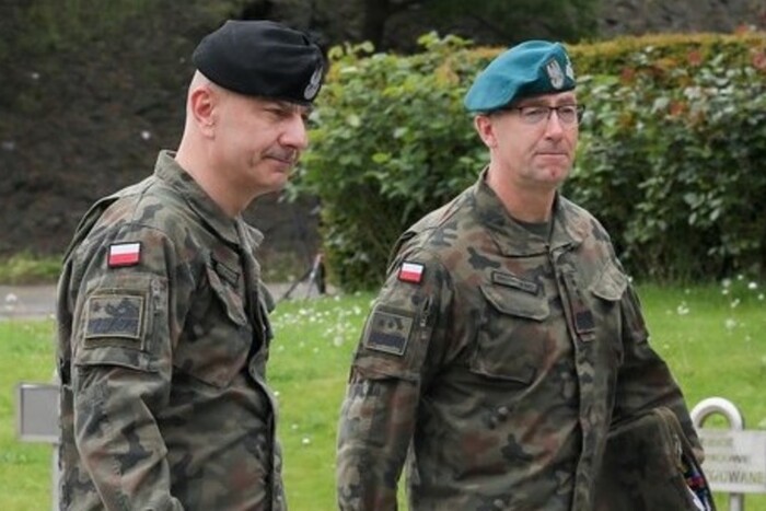 Топ-генерали Польщі пішли у відставку за кілька днів до виборів: що це означає