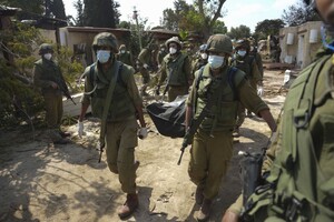 «Це не війна, а різанина». Моторошні кадри звірств ХАМАСу в кібуці Кфар-Аза 